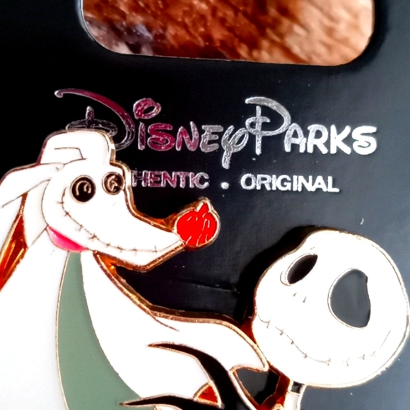 COPY - DISNEY LIMITED EDITION JACK SKELETON AND ZERO PIN - Picture 2 of 6